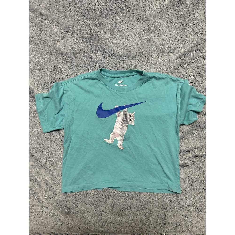 Nike Kids Cat Swoosh Graphic T-Shirt Size Medium
